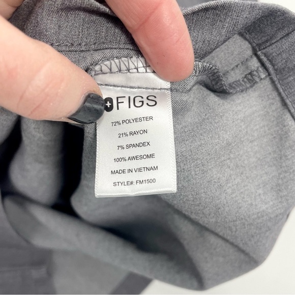 FIGS Leon™ Three-Pocket Scrub Graphite Grey Top Medical Uniform top Size Small - Picture 7 of 8